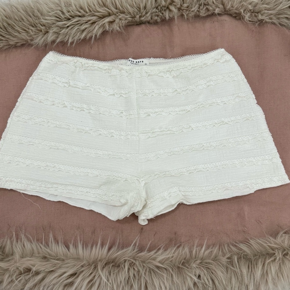 Elegant White Lace Women Shorts